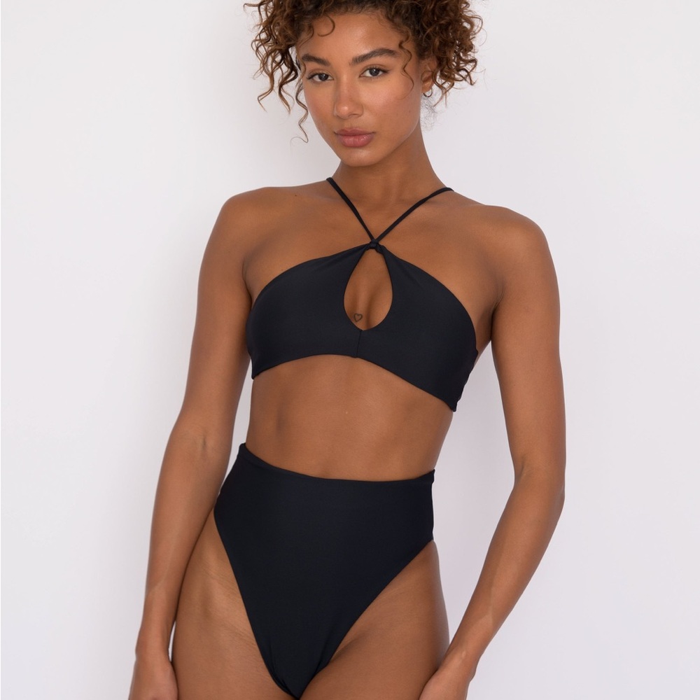 Skatie Black Keyhole Bikini Top